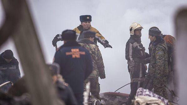 Сотрудники МЧС на месте крушения самолета под Бишкеком - Sputnik Արմենիա