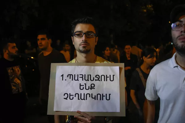 Участники акции Нет грабежу протестуют против подорожания электроэнергии Участники акции Нет грабежу протестуют против подорожания электроэнергии - Sputnik Армения