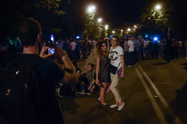 Митинг на улице Баграмяна против подорожания электроэнергии Митинг на улице Баграмяна против подорожания электроэнергии - Sputnik Армения