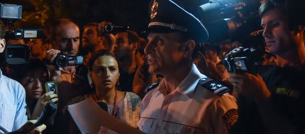 Митинг на улице Баграмяна против подорожания электроэнергии Митинг на улице Баграмяна против подорожания электроэнергии - Sputnik Армения