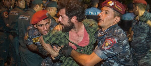 Разгон демонстрантов в Ереване - Sputnik Армения