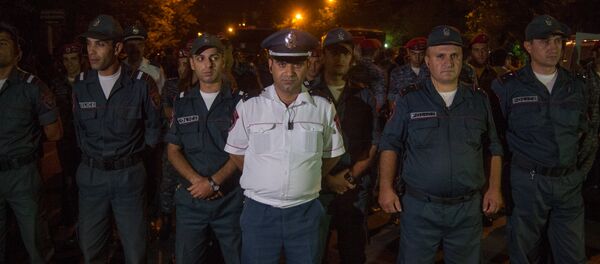 полиция полицейские митинг проспект Баграмяна демонстранты митингующие активисты задержание расчистка полиция полицейские митинг проспект Баграмяна демонстранты митингующие активисты задержание расчистка - Sputnik Армения