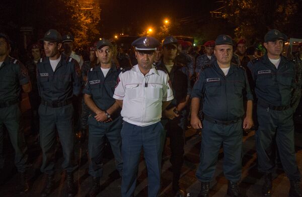 Митинг на улице Баграмяна Митинг на улице Баграмяна - Sputnik Армения