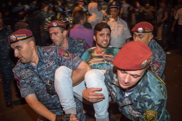 Митинг на улице Баграмяна Митинг на улице Баграмяна - Sputnik Армения