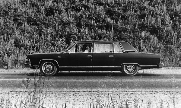 ГАЗ-13 Карена Демирчяна, или Как армянские Чайки важных начальников возили - Sputnik Армения