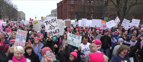 Женские марши против Трампа в Нью-Йорке, Вашингтоне, Лос-Анджелесе и Париже - Sputnik Армения