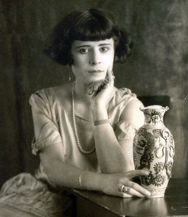 Аврора Мардиганян и ее идеальный стиль: красота первой половины ХХ века Аврора Мардиганян и ее идеальный стиль: красота первой половины ХХ века - Sputnik Армения