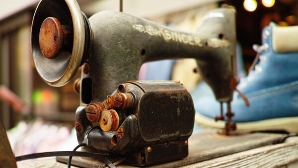 Старая швейная машинка Zinger - Sputnik Արմենիա