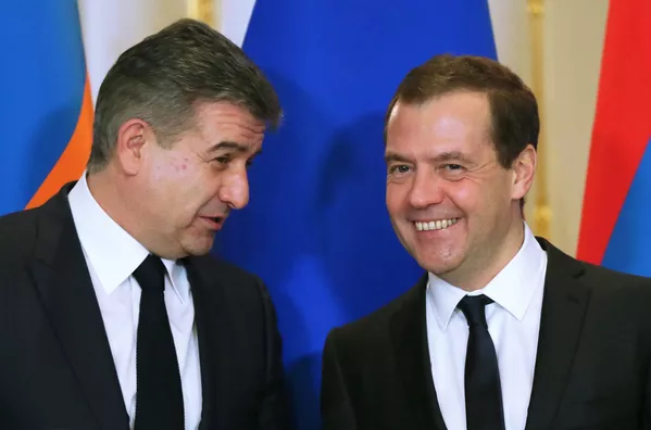 Премьер-министр РФ Д. Медведев встретился с премьер-министром РФ Армении К. Карапетяном Премьер-министр РФ Д. Медведев встретился с премьер-министром РФ Армении К. Карапетяном - Sputnik Армения