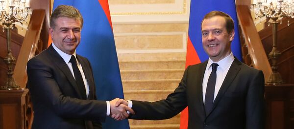 Премьер-министр РФ Д. Медведев встретился с премьер-министром Армении К. Карапетяном - Sputnik Армения