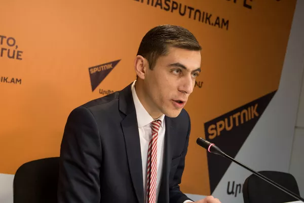 П/к Гагика Суреняна в пресс-центре Sputnik Армения П/к Гагика Суреняна в пресс-центре Sputnik Армения - Sputnik Армения