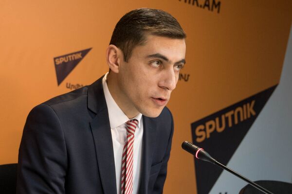 П/к Гагика Суреняна в пресс-центре Sputnik Армения П/к Гагика Суреняна в пресс-центре Sputnik Армения - Sputnik Արմենիա