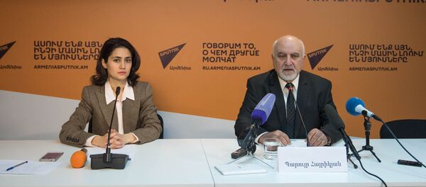 П/к Паруйра Айрикяна в пресс-центре Sputnik Армения П/к Паруйра Айрикяна в пресс-центре Sputnik Армения - Sputnik Արմենիա