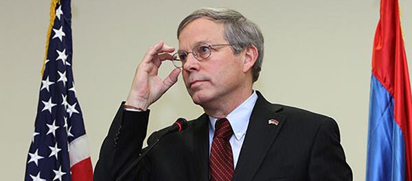 Джон Хефферн - Sputnik Армения