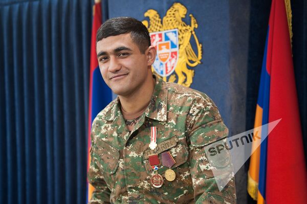 Военнослужащий Нарек Малхасян, сбивший вертолет во время апрельской войны - Sputnik Армения