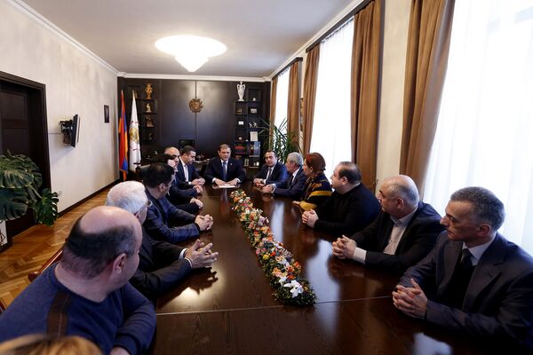 Тарон Маргарян представил нового руководителя административного округа Эребуни Давида Григоряна Тарон Маргарян представил нового руководителя административного округа Эребуни Давида Григоряна - Sputnik Արմենիա