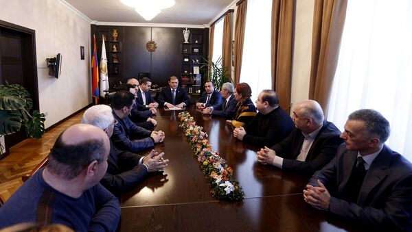 Тарон Маргарян представил нового руководителя административного округа Эребуни Давида Григоряна - Sputnik Армения