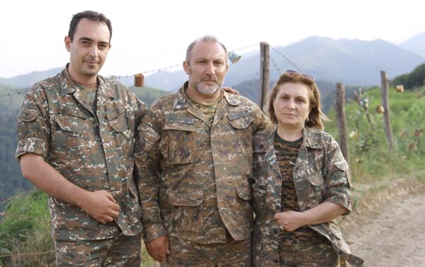 Визиты солдатов ДОСААФ и Аркадия Тер-Тадевосяна в карабахские позиции - Sputnik Армения