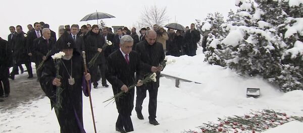 Սերժ Սարգսյանն այցելել է «Եռաբլուր» պանթեոն Սերժ Սարգսյանն այցելել է «Եռաբլուր» պանթեոն - Sputnik Արմենիա