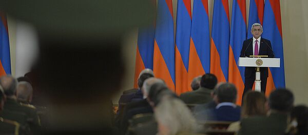 В связи с 25-летней годовщиной создания Армянской армии Президент РА Серж Саргсян наградил почти две сотни военнослужащих и ополченцев высшими наградами РА, орденами и медалями и присвоил также высокие воинские звания В связи с 25-летней годовщиной создания Армянской армии Президент РА Серж Саргсян наградил почти две сотни военнослужащих и ополченцев высшими наградами РА, орденами и медалями и присвоил также высокие воинские звания - Sputnik Армения