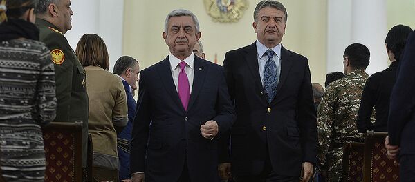 В связи с 25-летней годовщиной создания Армянской армии Президент РА Серж Саргсян наградил почти две сотни военнослужащих и ополченцев высшими наградами РА, орденами и медалями и присвоил также высокие воинские звания В связи с 25-летней годовщиной создания Армянской армии Президент РА Серж Саргсян наградил почти две сотни военнослужащих и ополченцев высшими наградами РА, орденами и медалями и присвоил также высокие воинские звания - Sputnik Արմենիա