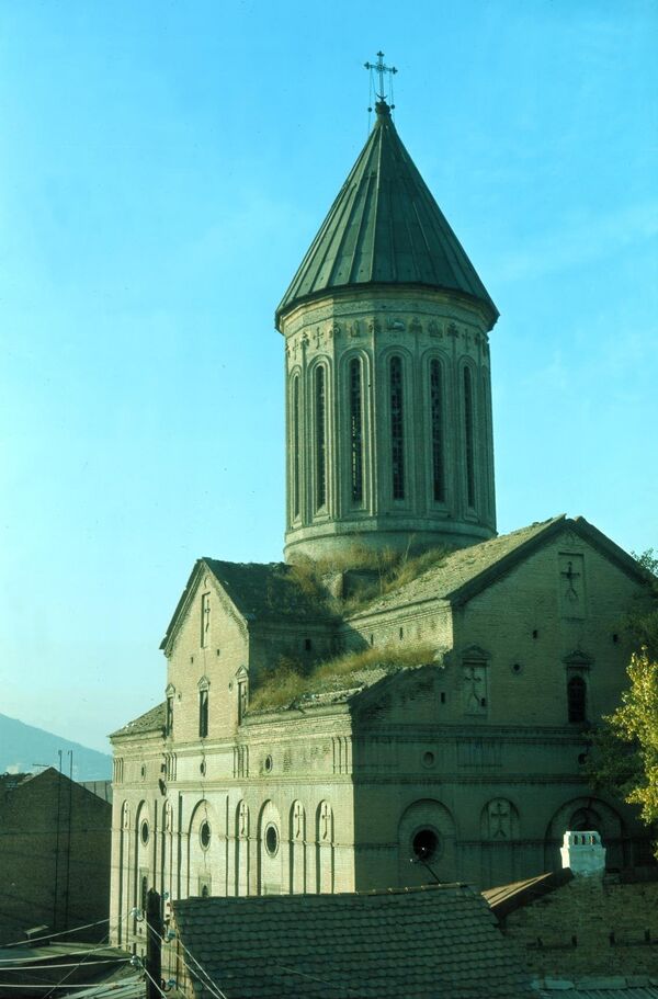 Армянская церковь Шамхорецоц Сурб Аствацацин Кармир Аветаран в Тбилиси Армянская церковь Шамхорецоц Сурб Аствацацин Кармир Аветаран в Тбилиси - Sputnik Արմենիա