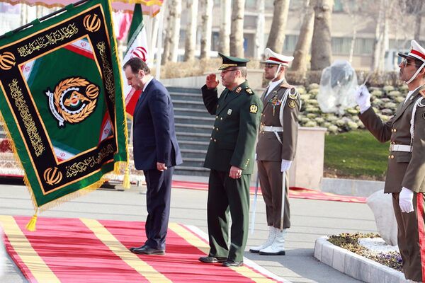 Официальный визит МО РА Вигена Саргсяна в Иран и встреча с иранским коллегой министром обороны и содействия ВС ИРИ Хосейном Дехганом Официальный визит МО РА Вигена Саргсяна в Иран и встреча с иранским коллегой министром обороны и содействия ВС ИРИ Хосейном Дехганом - Sputnik Армения