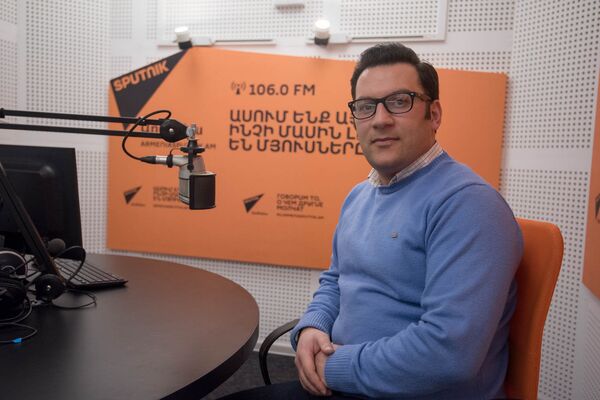 Агарон Варданян в гостях у радио Sputnik Армения Агарон Варданян в гостях у радио Sputnik Армения - Sputnik Армения