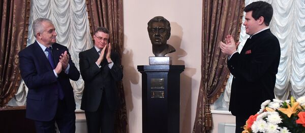 Церемония передачи в дар Консерватории бюста Арама Хачатуряна Церемония передачи в дар Консерватории бюста Арама Хачатуряна - Sputnik Армения