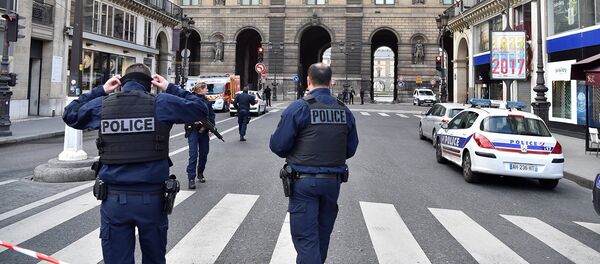 Стрельба в Лувре, Париж 2017г. Стрельба в Лувре, Париж 2017г. - Sputnik Армения