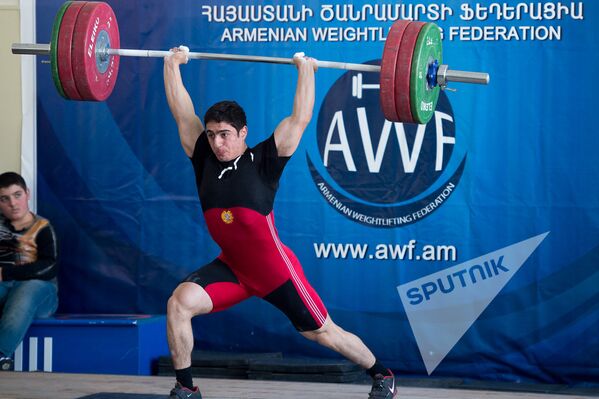 Первенство Армении по тяжелой атлетике. Армен Григорян - Sputnik Армения