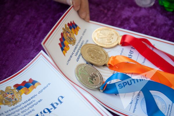 Первенство Армении по тяжелой атлетике. Медали - Sputnik Армения