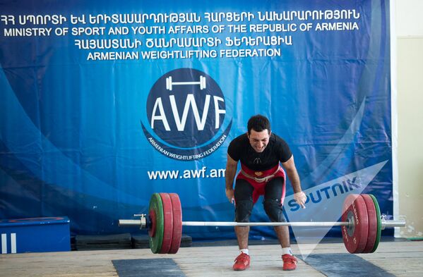 Первенство Армении по тяжелой атлетике. Азат Акопян - Sputnik Армения