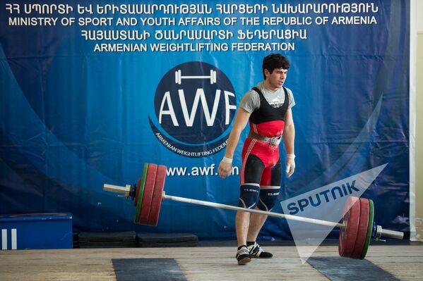 Первенство Армении по тяжелой атлетике. Арам Карапетян - Sputnik Армения