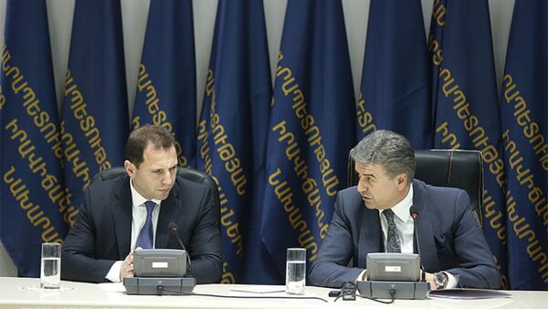 Премьер-министр Армении Карен Карапетян представил нового министра МЧС РА Давида Тонояна - Sputnik Արմենիա