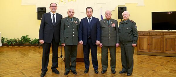 Вручение памятного альбома армянским ветеранам - участникам ВОВ - Sputnik Արմենիա