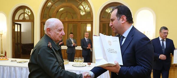 Вручение памятного альбома армянским ветеранам - участникам ВОВ Вручение памятного альбома армянским ветеранам - участникам ВОВ - Sputnik Армения