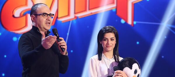 Гарик Мартиросян и участница конкурса Ты супер! из Армении Ангелина - Sputnik Армения