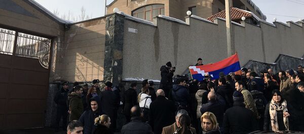 Акция протеста у посольства Беларуси в Армении против экстрадиции блогера Александра Лапшина в Азербайджан - Sputnik Армения