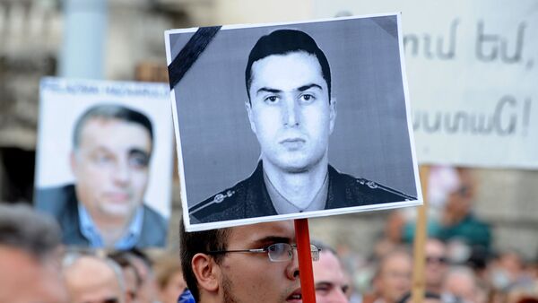 Акция протеста против решения Венгрии экстрадировать Рамиля Сафарова, убившего топором армянского военного Гургена Маргаряна, в Азербайджан - Sputnik Армения
