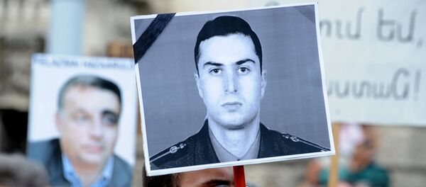 Акция протеста против решения Венгрии экстрадировать Рамиля Сафарова, убившего топором армянского военного Гургена Маргаряна, в Азербайджан Акция протеста против решения Венгрии экстрадировать Рамиля Сафарова, убившего топором армянского военного Гургена Маргаряна, в Азербайджан - Sputnik Արմենիա