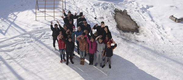 Группа поддержки Ангелины из родного Гюмри говорит ей: дерзай! Группа поддержки Ангелины из родного Гюмри говорит ей: дерзай! - Sputnik Армения