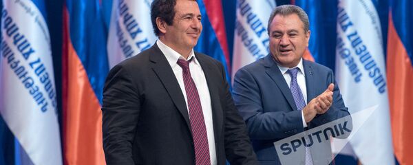 Девятый съезд партии Процветающая Армения. Гагик Царукян и Ишхан Закарян Девятый съезд партии Процветающая Армения. Гагик Царукян и Ишхан Закарян - Sputnik Армения