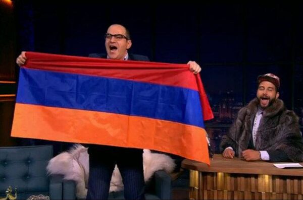 Мартиросян развернул армянский флаг в гостях у Урганта - Sputnik Армения