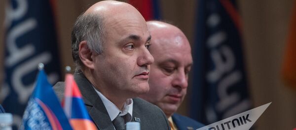 Второй съезд партии Возрождение. Мгер Шахгелдян Второй съезд партии Возрождение. Мгер Шахгелдян - Sputnik Արմենիա