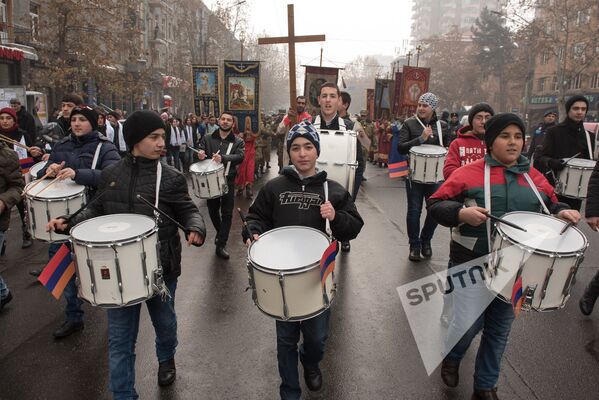 Երևանում նշել են Սուրբ Սարգիսի տոնը. խաչերով երթ - Sputnik Արմենիա
