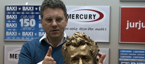 Скульптор бюста Левона Ароняна Бертран Фрейслебен - Sputnik Армения