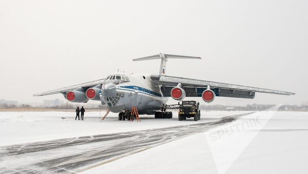 Борт Ил-76 с гуманитарной помощью из Армении в Сририю - Sputnik Армения