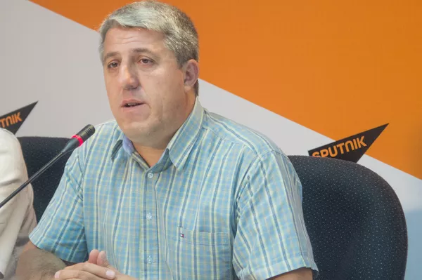 Вардан Восканян, заведующий кафедрой иранистики факультета востоковедения Ереванского государственного университета Вардан Восканян, заведующий кафедрой иранистики факультета востоковедения Ереванского государственного университета - Sputnik Армения