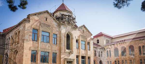 Здание Нерсесяновской духовной семинарии Здание Нерсесяновской духовной семинарии - Sputnik Армения